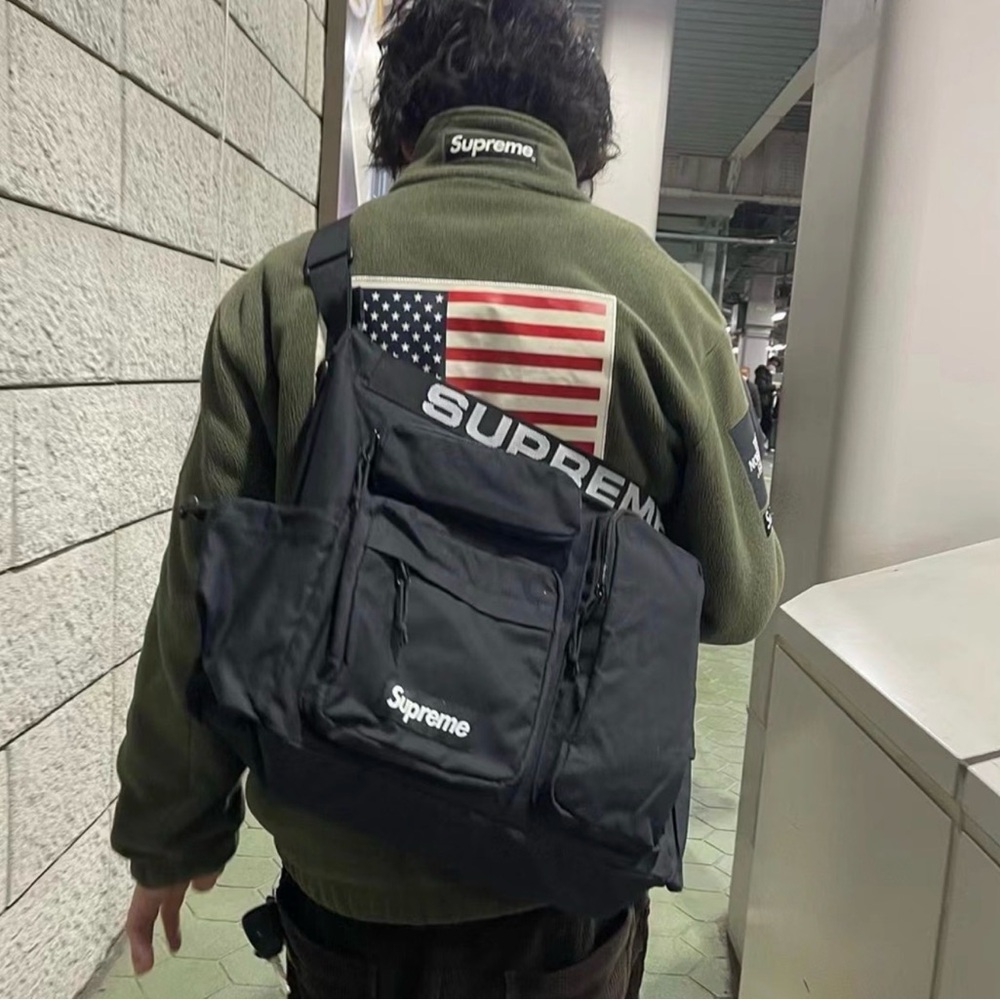 Supreme Black Messenger Bag - Picture 5 of 5